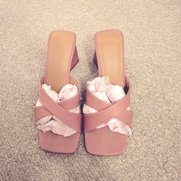 ZARA HEELED CROSSED STRAP BLOCK SANDALS, Size: US 5, Beige Mauve - Picture 8 of 8